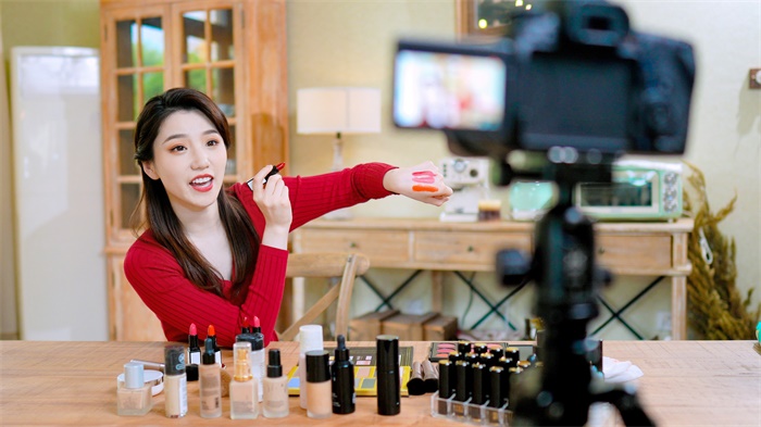 淘宝直播年度报告 2020直播场次增长 661%主播数量增长_淘宝带货主播工作内容