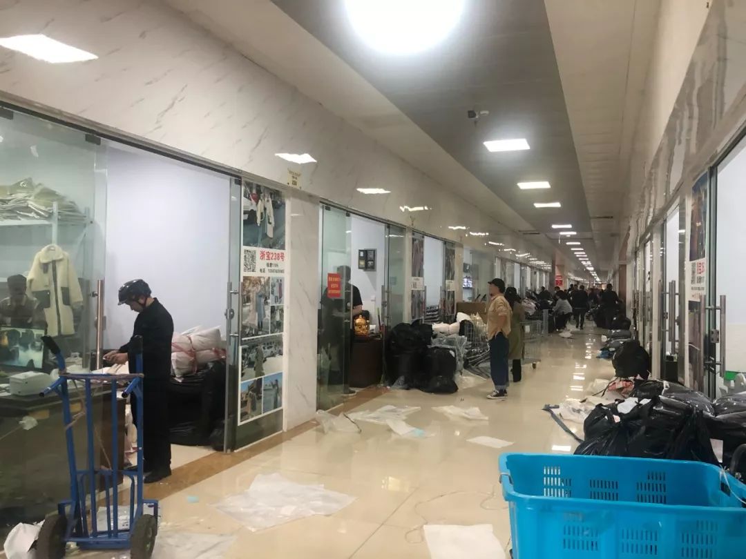 九堡服装直播基地_快手直播电商_抖音前十带货主播