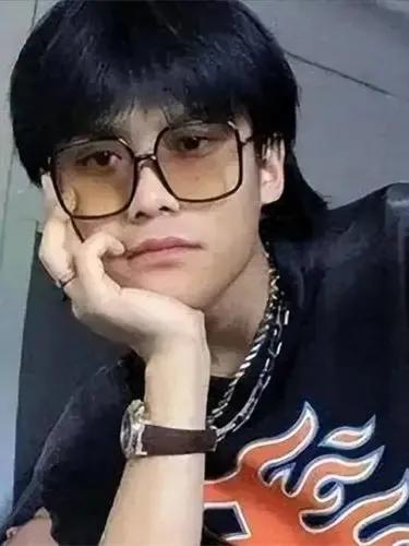 抖音十大网红粉丝排行：疯狂小杨哥破亿登顶，陈翔六点半稳居前列