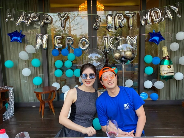 高学历跨国夫妻带货攻略_金爱罗夫妇抖音直播带货_金爱罗抖音带货赚钱吗